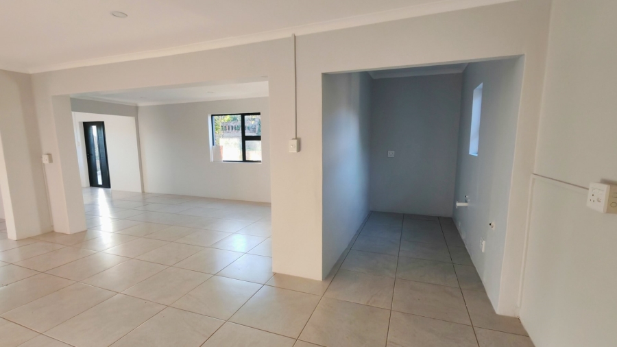 5 Bedroom Property for Sale in Fraaiuitsig Western Cape